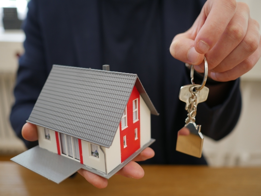 La compraventa de viviendas vive su peor agosto desde 2015