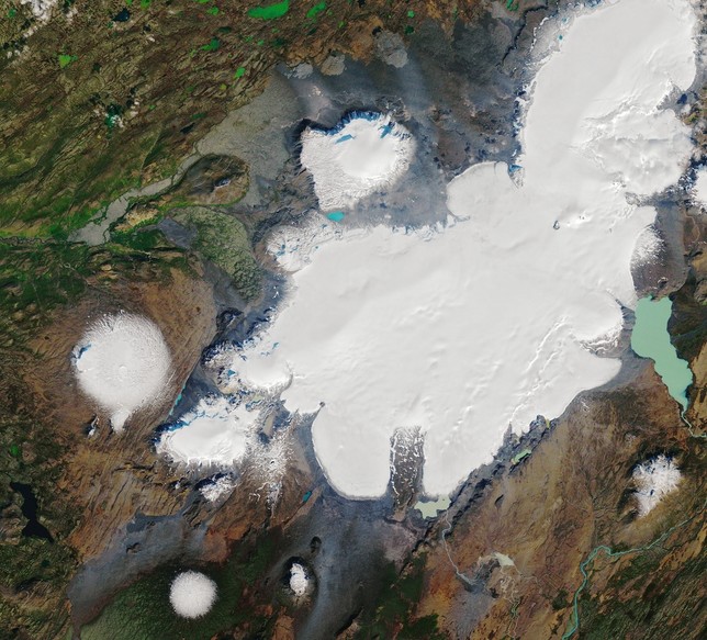 Islandia llora la 'muerte' del glaciar Okjökull