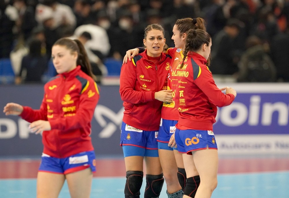 Montenegro regala unas semifinales a las 'Guerreras'