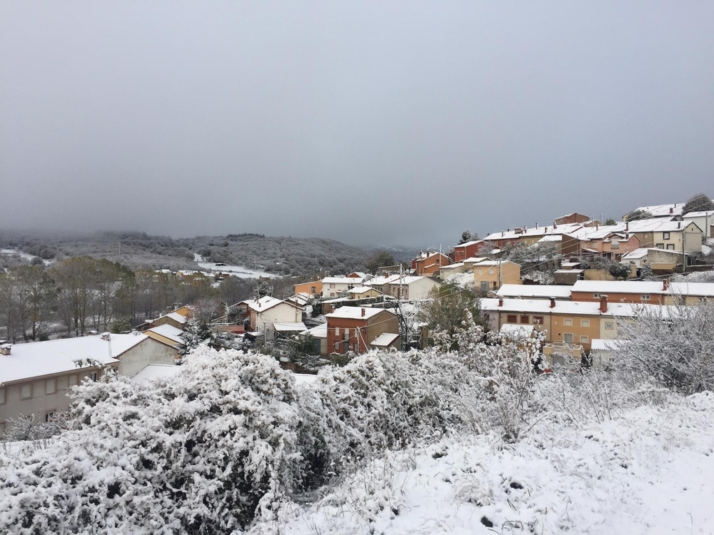 Primeras nieves del otoño en los pueblos de la Montaña