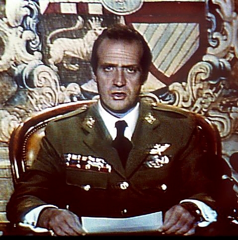 Don Juan Carlos, dirigiéndose al país la noche del 23-F.
