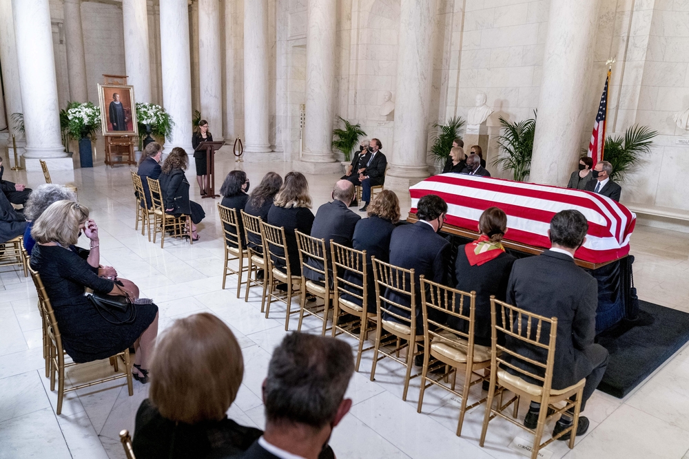 Justice Ruth Bader Ginsburg lies in repose at the Supreme Court  / ANDREW HARNIK / POOL