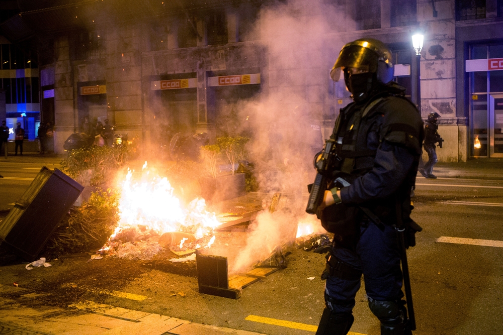 Altercados en el centro de Barcelona tras una manifestación negacionista  / QUIQUE GARCIA