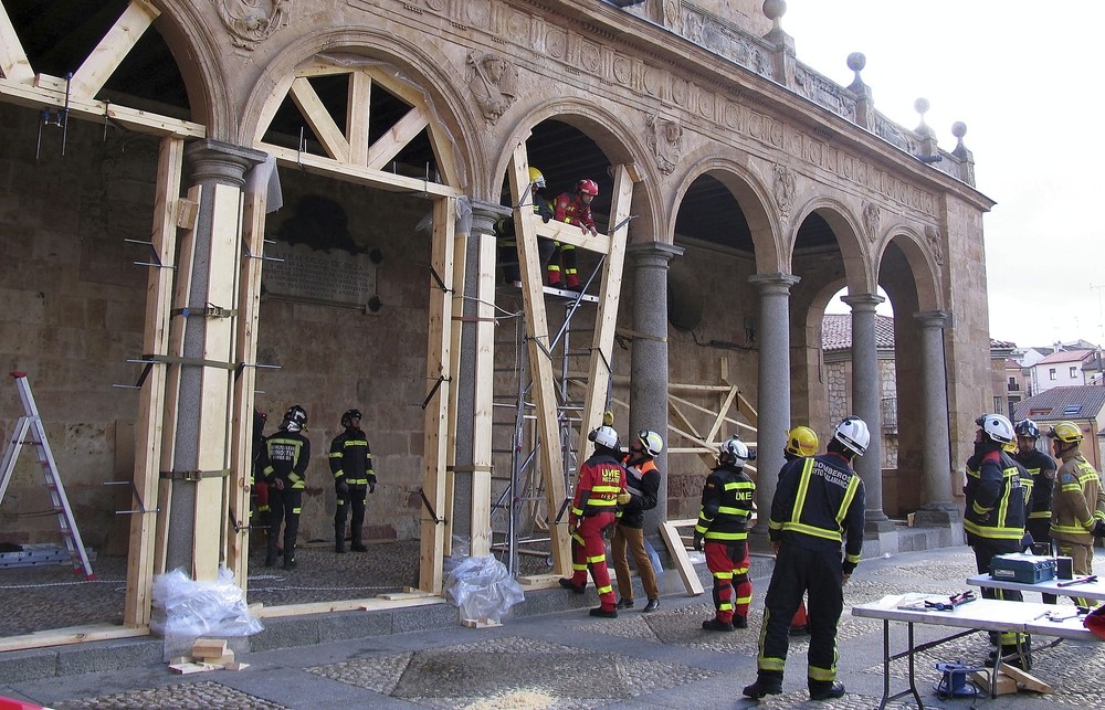 La Ugrecyl realiza un simulacro en una iglesia de Salamanca