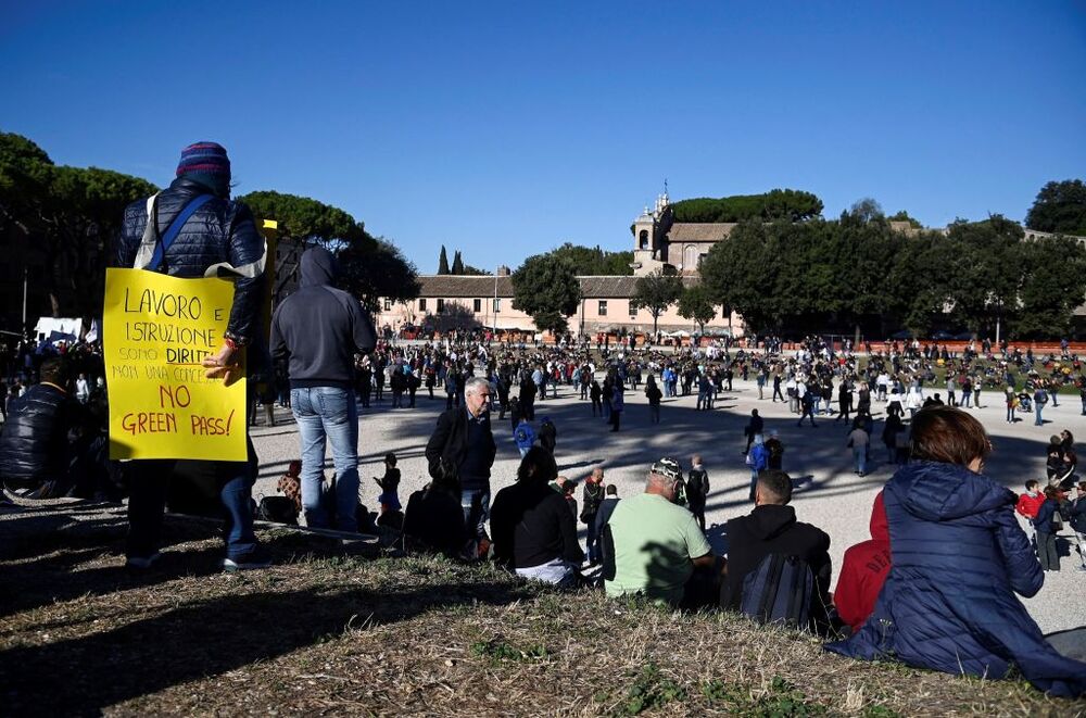 No Green Pass demonstration in Rome  / RICCARDO ANTIMIANI