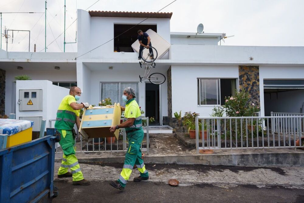 Desde las 08.00 hasta las 21.00 horas de ayer los habitantes pudieron acceder de manera controlada a sus inmuebles para acabar de recoger sus cosas. 