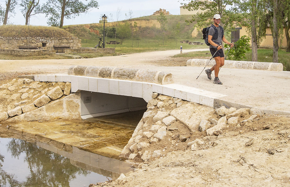 Boadilla del Camino recupera su puente jacobeo centenario