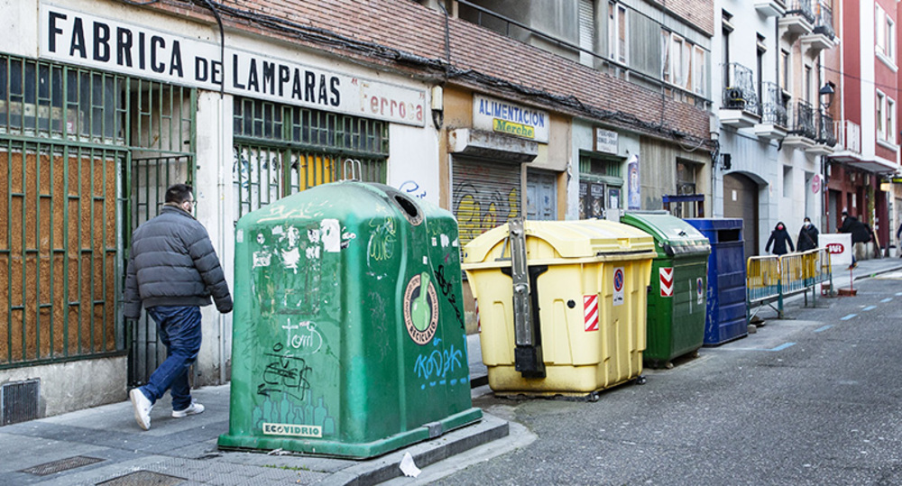 Calzada y aceras a nivel y 10 árboles para Mayor Antigua