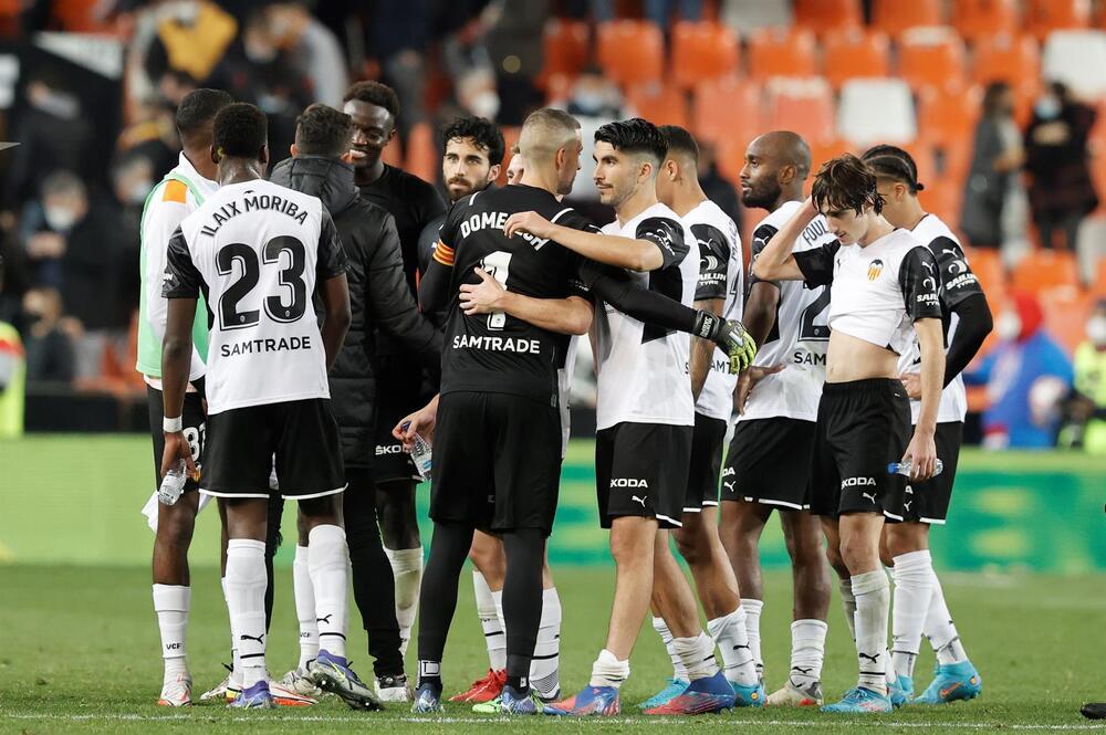 El Valencia a semifinales tras superar a un combativo Cádiz
