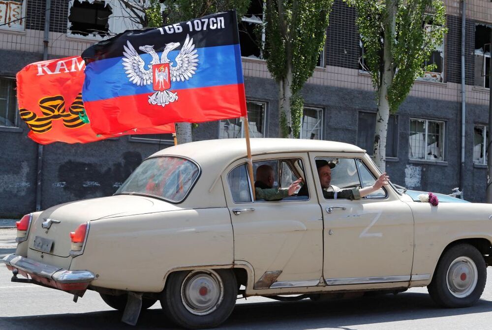 Mariúpol se llena de banderas rusas para el Día de la Victoria