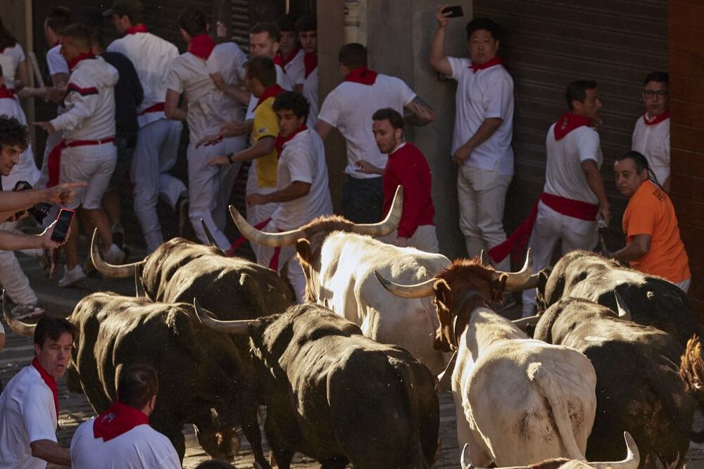 Segundo encierro de los Sanfermines 2022  / J.P. URDIROZ