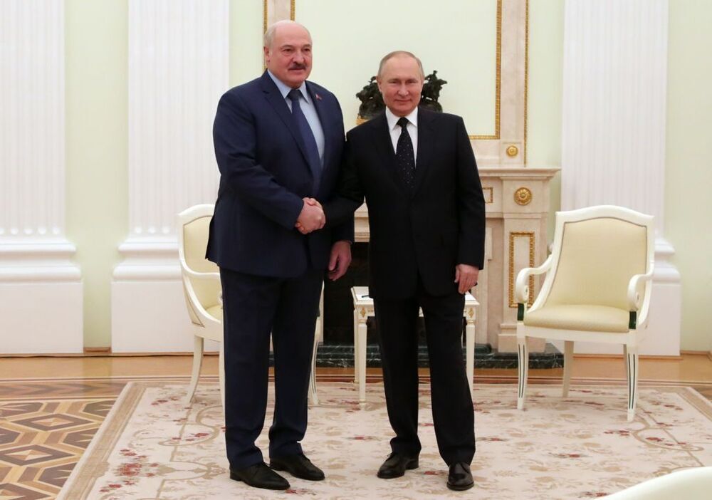 Imagen de la reunión entre el presidente de Rusia, Vladimir Putin (d) y su homólogo bielorruso, Alexander Lukashenko