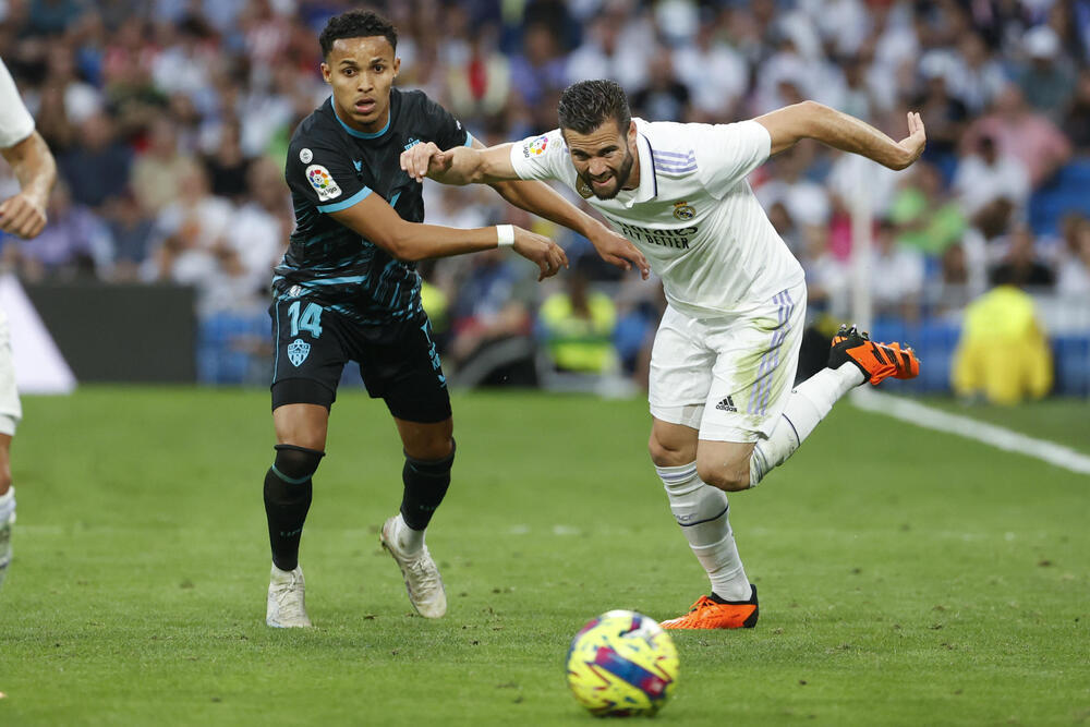 Un Real Madrid de vaivenes doblega al Almería