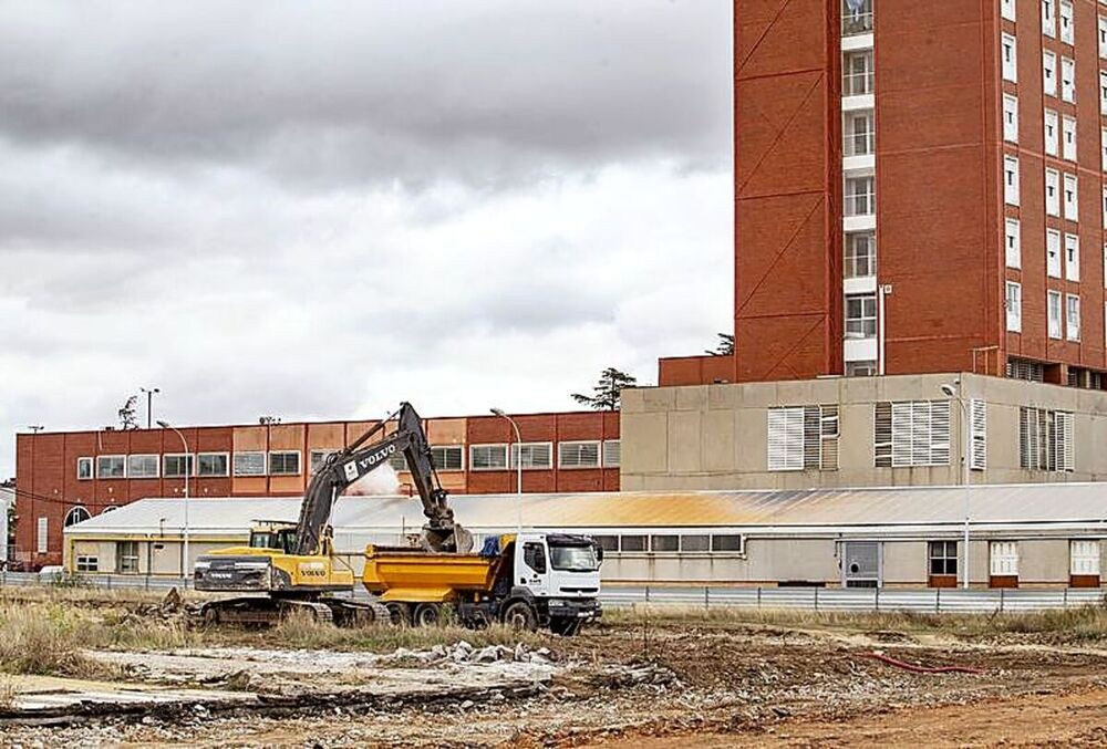El movimiento de tierras inicia las obras del nuevo hospital
