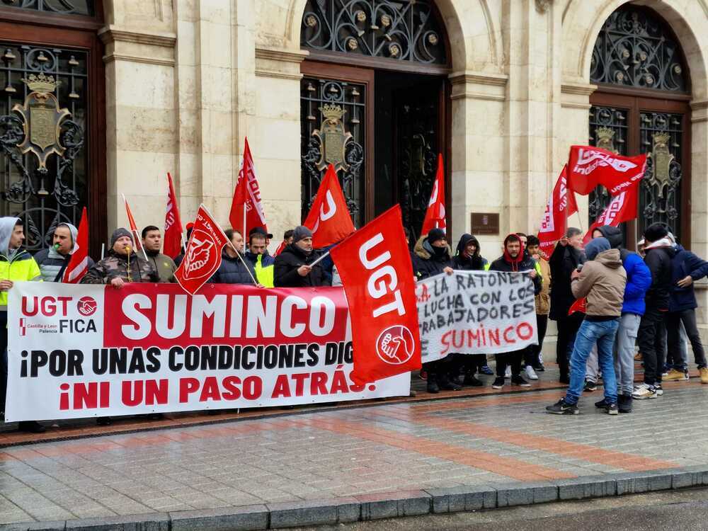 Suminco traslada su protesta laboral a la Diputación
