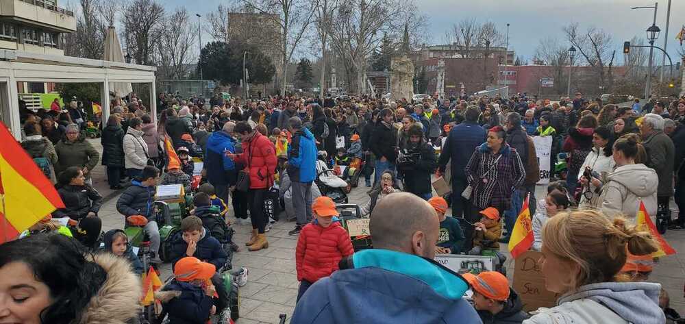 Decenas de niños secundan la tractora infantil de Palencia