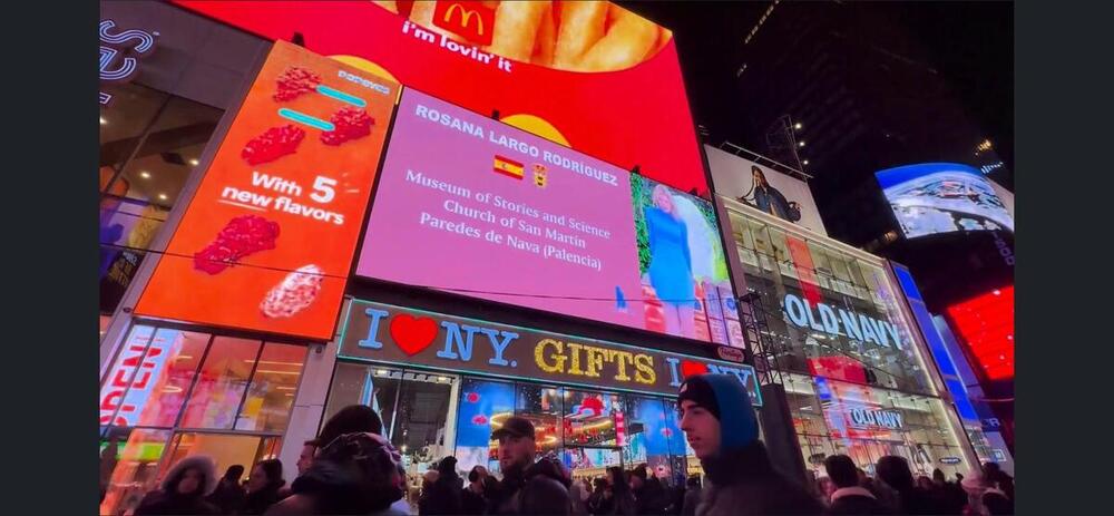 Paredes luce en Times Square