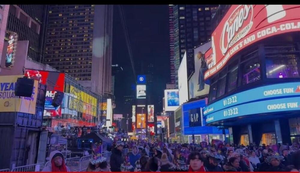 Paredes luce en Times Square