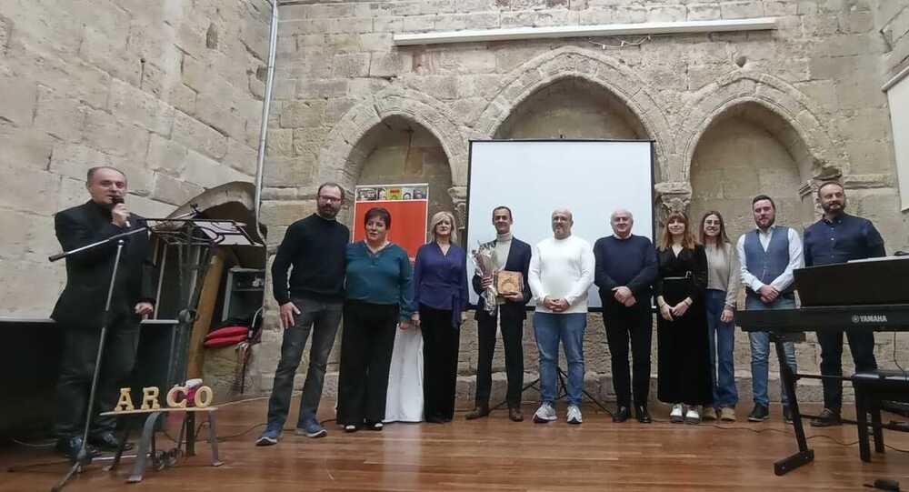 El pianista Óscar Pascasio recibe el premio Arco en Aguilar