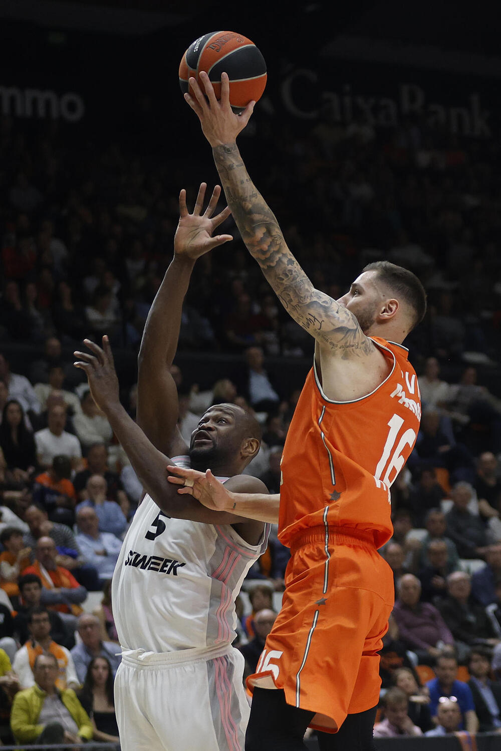 Nando De Colo frustra el 'play-in' de su ex Valencia Basket