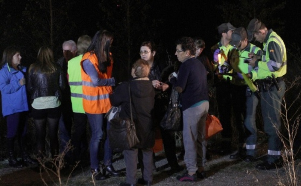 Imagen de archivo de las labores de rescate de las víctimas por parte de los bomberos profesionales de Palencia. Los pasajeros de los dos autobuses fueron atendidos en el lugar de los hechos. 