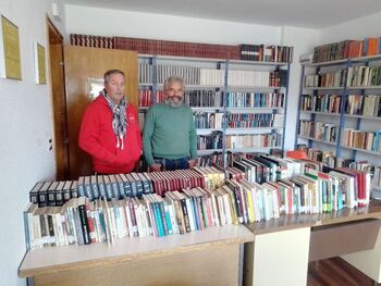 La Braña dona 200 libros a Salinas