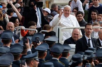 El Papa pide que la economía liberal respete la 'justicia social'
