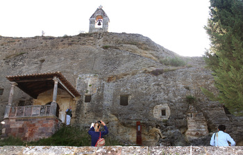 La ermita rupestre de Olleros recibe más de 10.000 visitantes