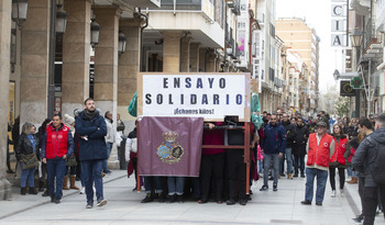 Costaleros solidarios de La Sentencia en Palencia