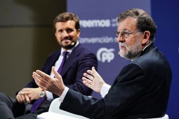Casado y Rajoy erigen al PP como salvador de las crisis del PSOE