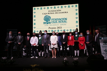 Más de 1.100 personas asisten a los XXII Premios Caja Rural