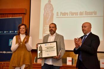 Pedro Flores recibe el VI Premio de Poesía Jorge Manrique