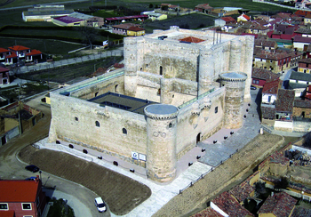 El Castillo de Fuentes de Valdepero, fortaleza de ensueño