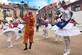 Cisneros danza en honor a la Virgen del Castillo