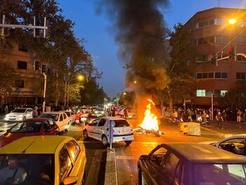 Al menos 12 muertos tras una nueva noche de violencia en Irán