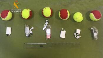 Interceptan en La Moraleja tres móviles en pelotas de tenis