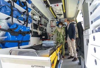 Cinco pueblos estrenan ambulancias en manos de enfermeros