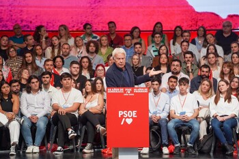 El PSOE revive el triunfo de González en 1982