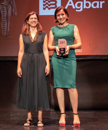 Aquona, galardonada en los Premios DEC 2022 por 'Contigo'