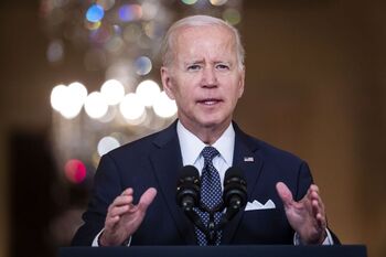 Biden pide a la nación que se prohíban las armas de asalto