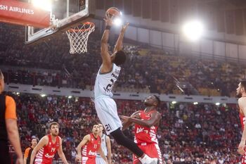 El Valencia Basket da el gran golpe en El Pireo