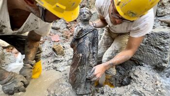 Descubren en Italia más de 20 estatuas etruscas de bronce