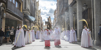 Palmas al aire para recibir a Jesucristo en Palencia