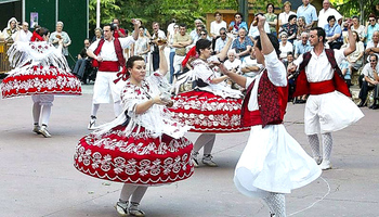 Pan y Guindas celebra su Festival Interregional de Danzas