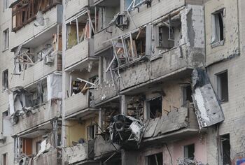 Las tropas rusas bombardean zonas residenciales en Kiev
