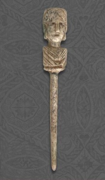 Una aguja de pelo tallada, pieza del mes del museo La Olmeda