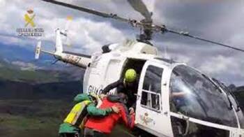 Rescatado en helicóptero un montañero en el pico Cuchillón