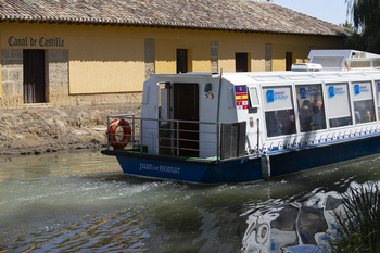 Los barcos del Canal reciben un 37,5% más de turistas