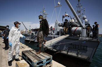 Al menos 40 desaparecidos tras un naufragio cerca de Lampedusa
