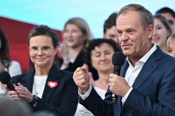 El recuento en Polonia confirma el ascenso de la oposición